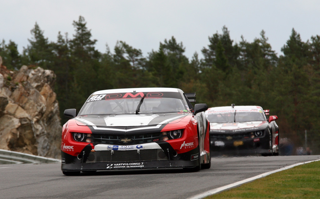 Dennis Lind vinder første løb foran Marius Nakken
(Foto: Motorsporten.dk)